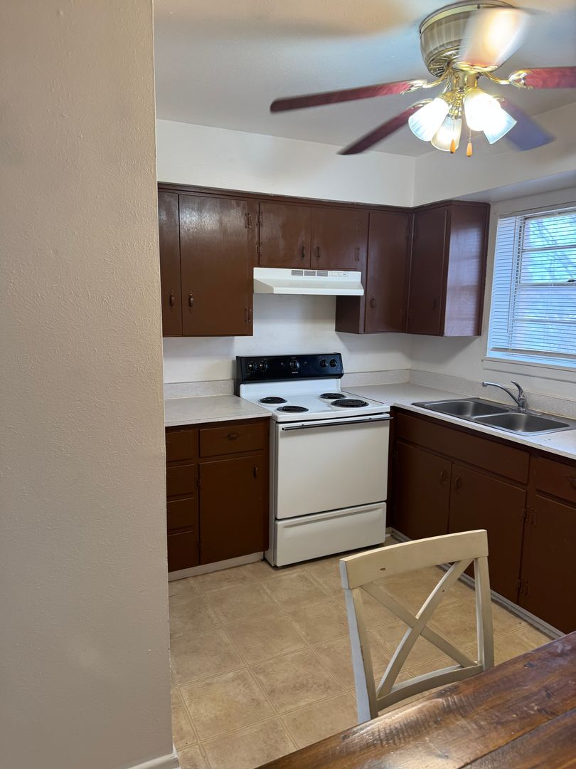 Lubbock Apartment: 2619 19th Street