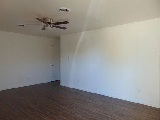 Great Centrally Located 2/1 with covered parking! – photo 1