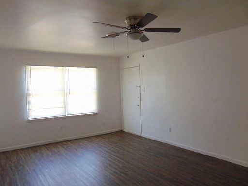 Great Centrally Located 2/1 with covered parking! – photo 1