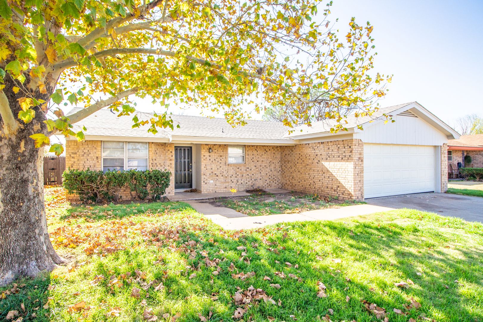 Lubbock House: 2111 77th Place