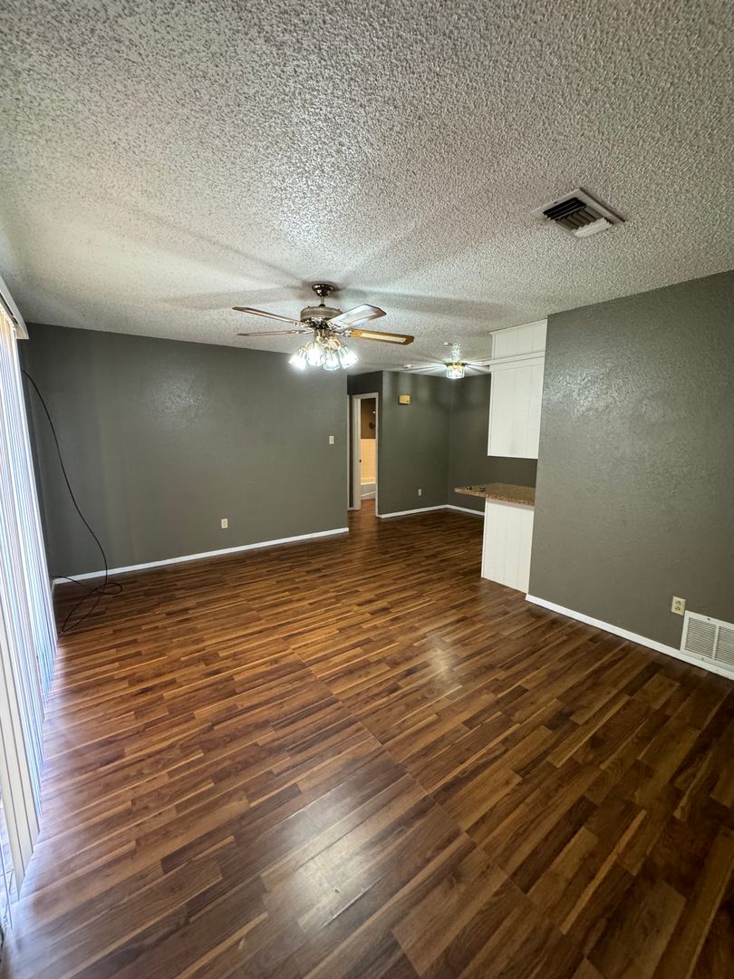 Lubbock Apartment: 7801 Avenue X