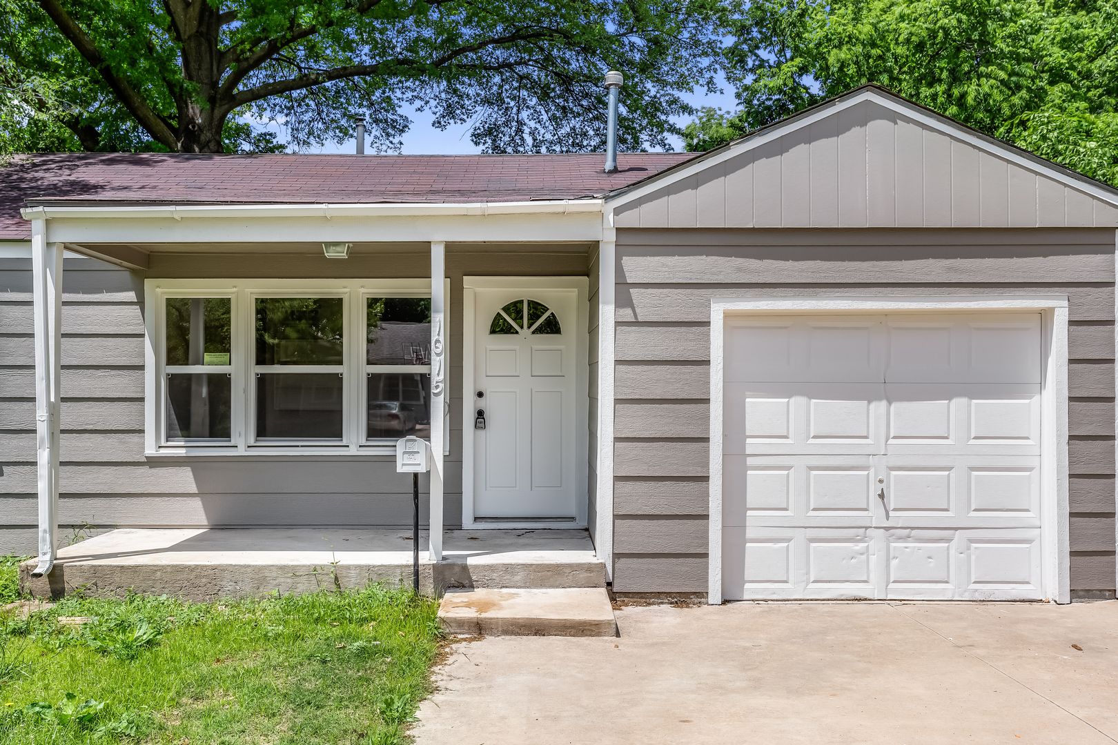 Wichita House: 1015 S Christine Rd