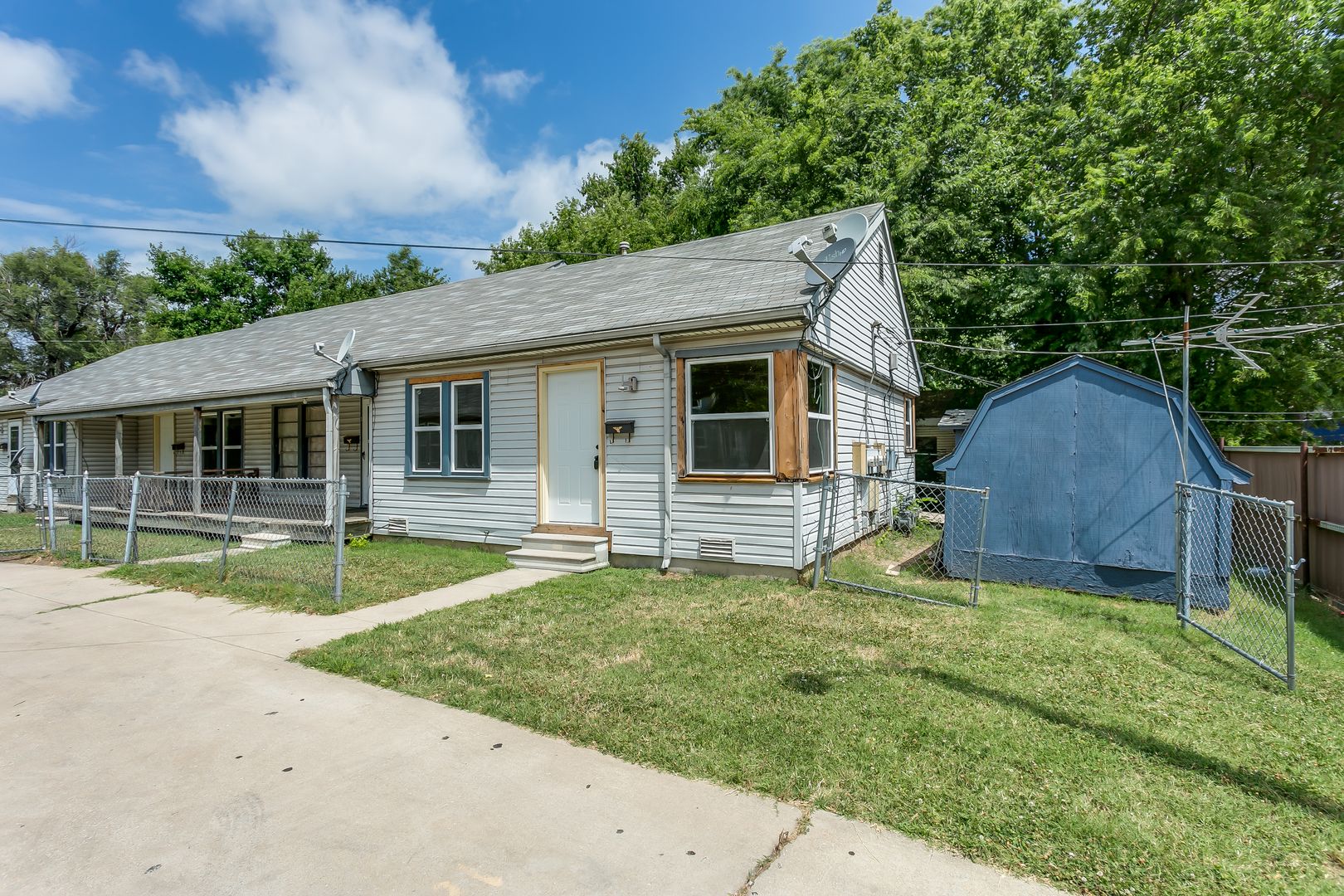 Wichita Apartment: 1802 N Market St