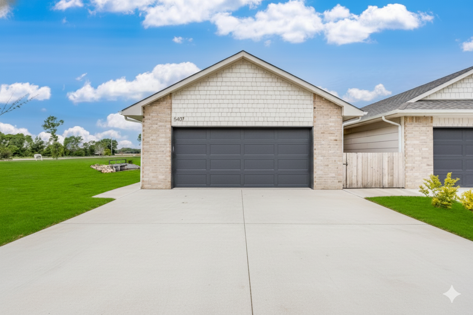 Wichita House: 11264 W 35th Cir S