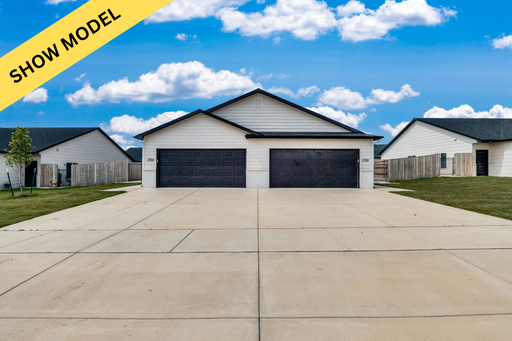 1725 E Rover Ct, Derby, KS 67037