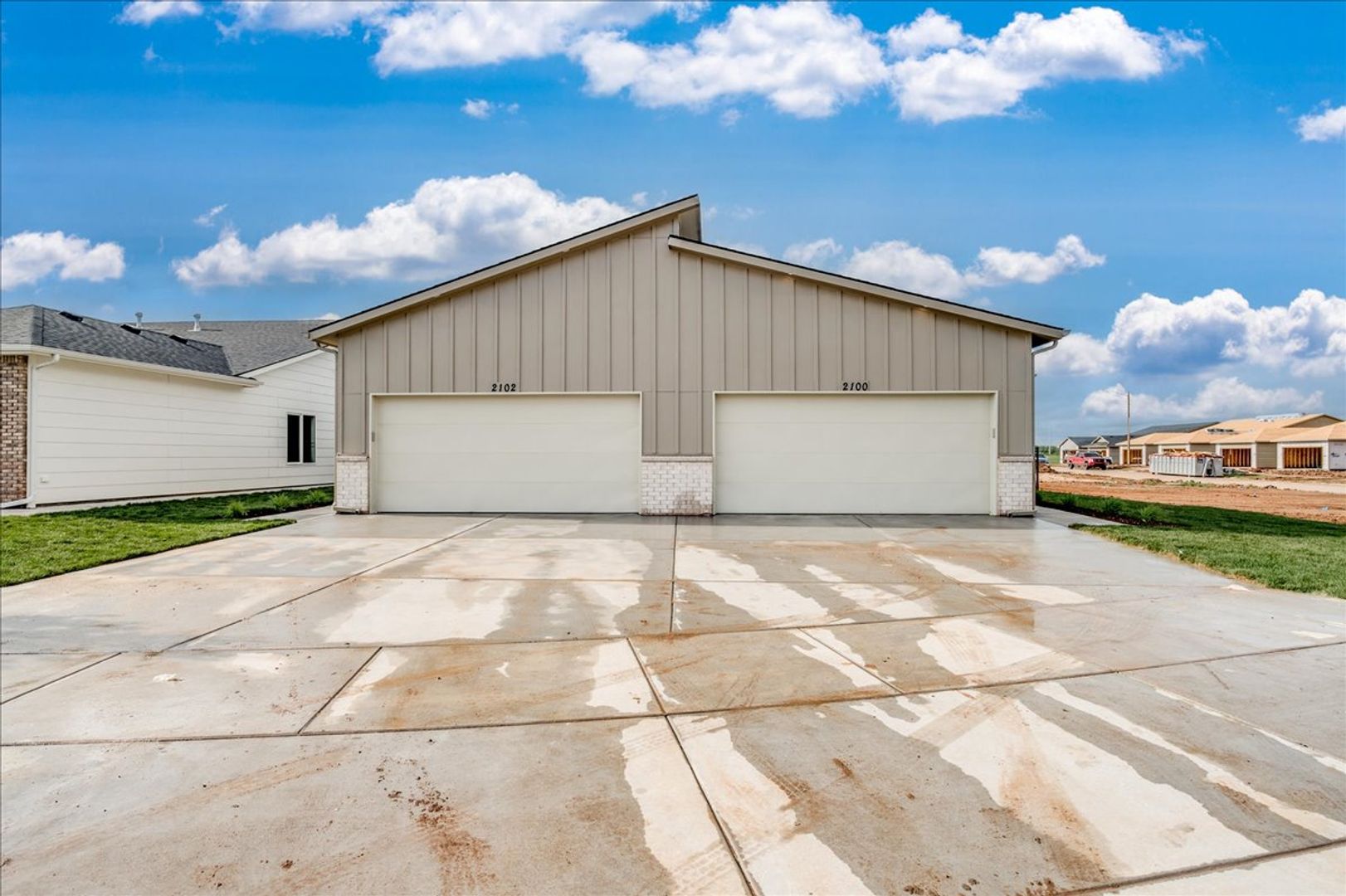 Goddard House: 15339 W Kristina St