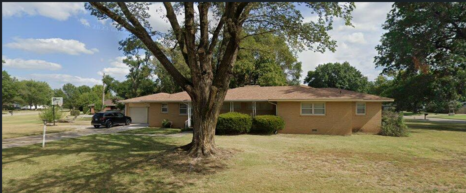 Wichita House: 400 S Evergreen Ln