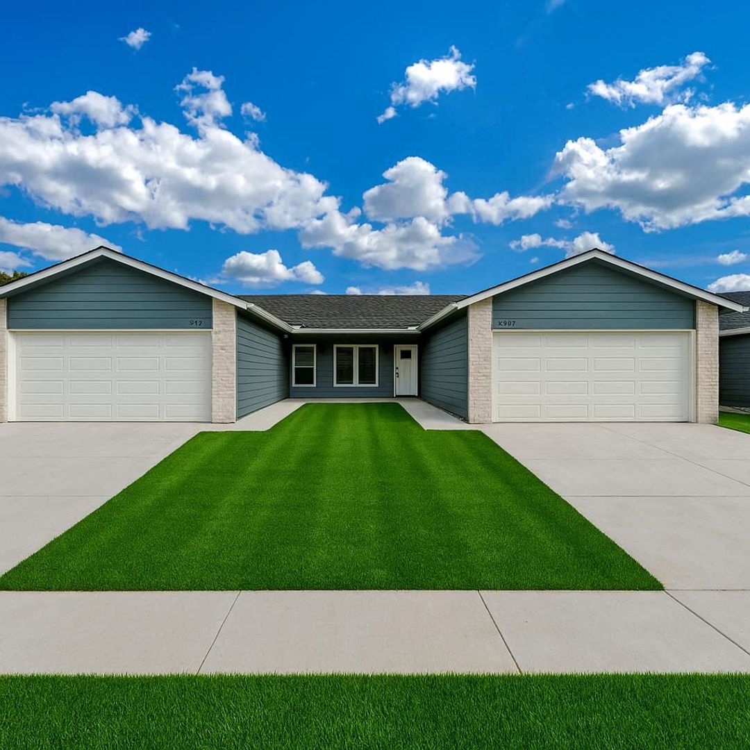 Wichita House: 11244 W 35th Cir S