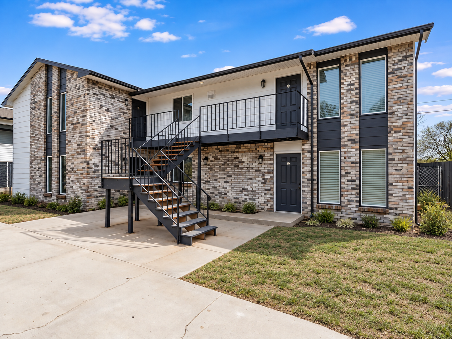 Wichita Apartment: 1527 E El Monte St