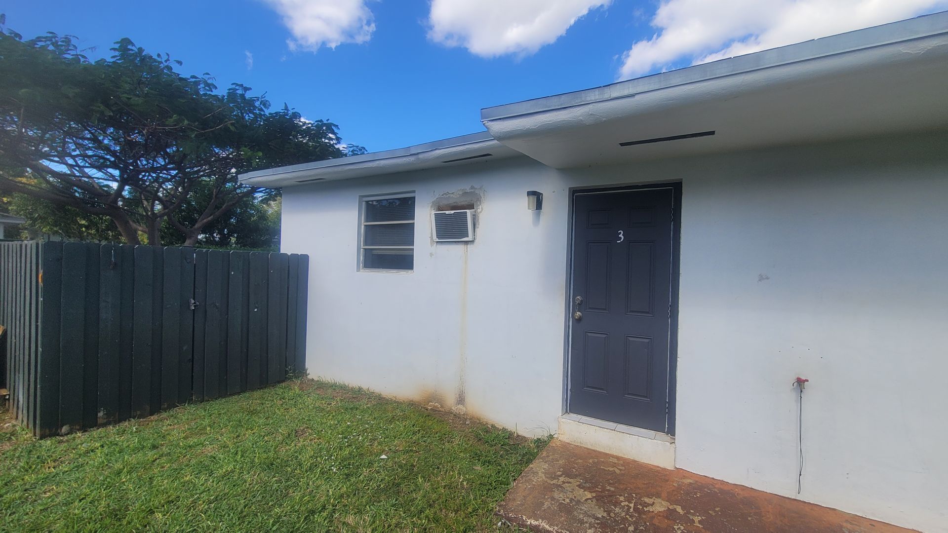 El Portal Apartment: 551-555-567-577 NW 90th ST