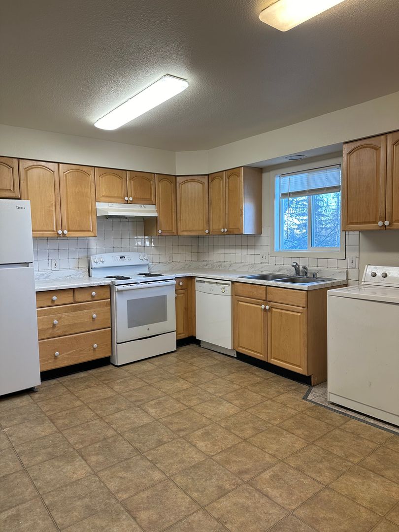 ANCHORAGE Apartment: 5308 Taku Drive