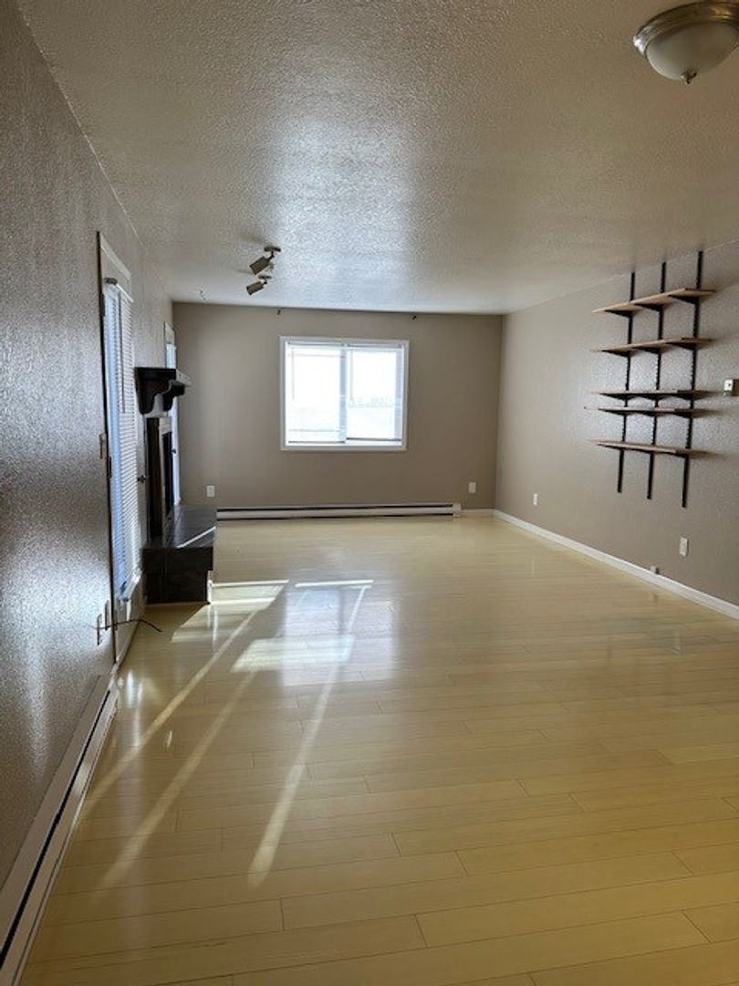 Anchorage Condo: 8601 Molanary Dr #11