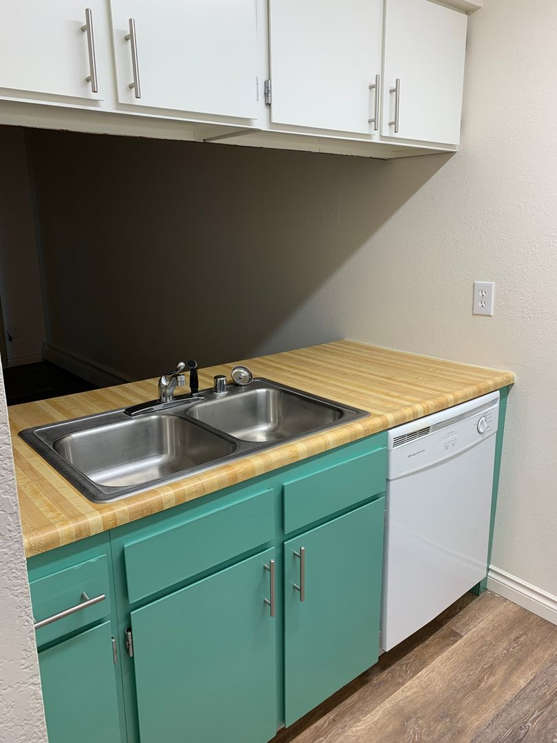 Anchorage Apartment: 1336 W 23rd Ave - ERTL