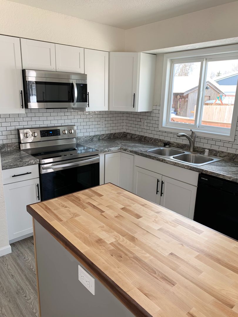 Anchorage Apartment: 6900 Cranberry St.