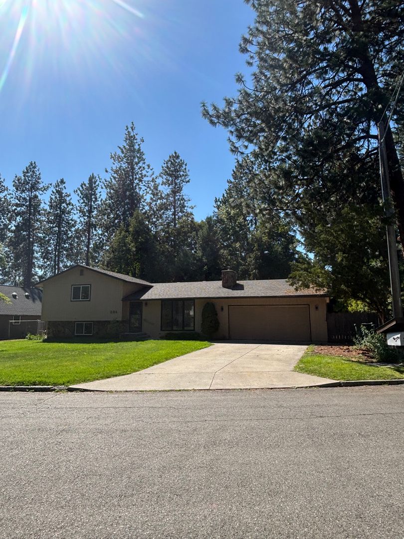 Post Falls House: 384 Ponderosa Lp