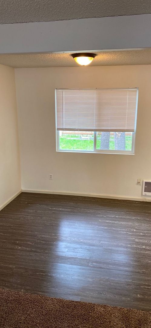 Coeur d' Alene Apartment: 2095, 2097 E Thomas Ln