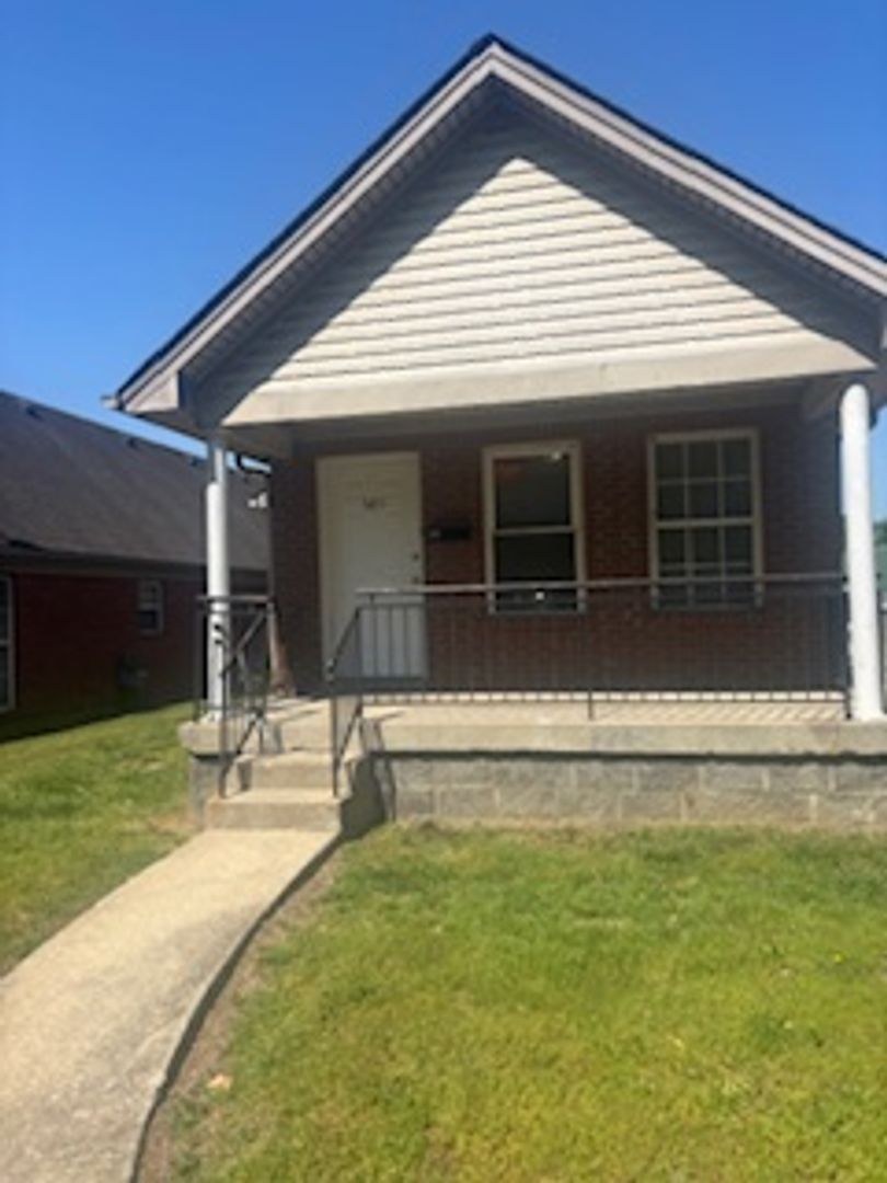 Louisville House: 1410 Standard Village Circle
