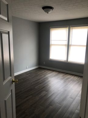 Cute 3-Bedroom Apartment in the Russell Neighborhood – photo 1
