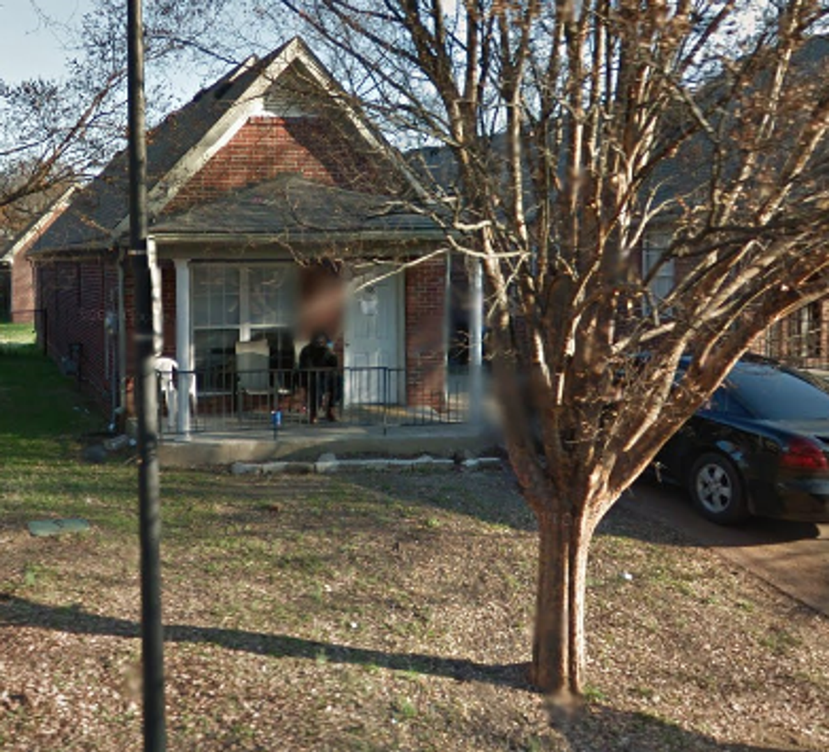 Louisville House: 1418 Standard Village Circle