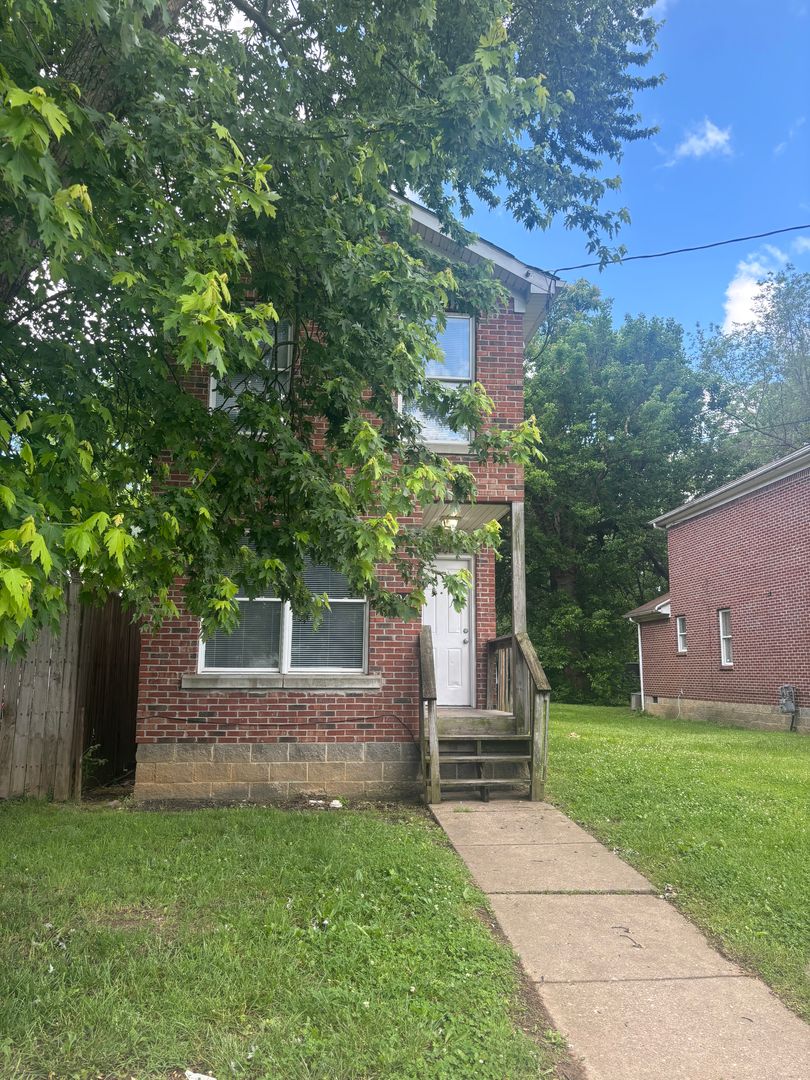 Louisville House: 2404 Montgomery