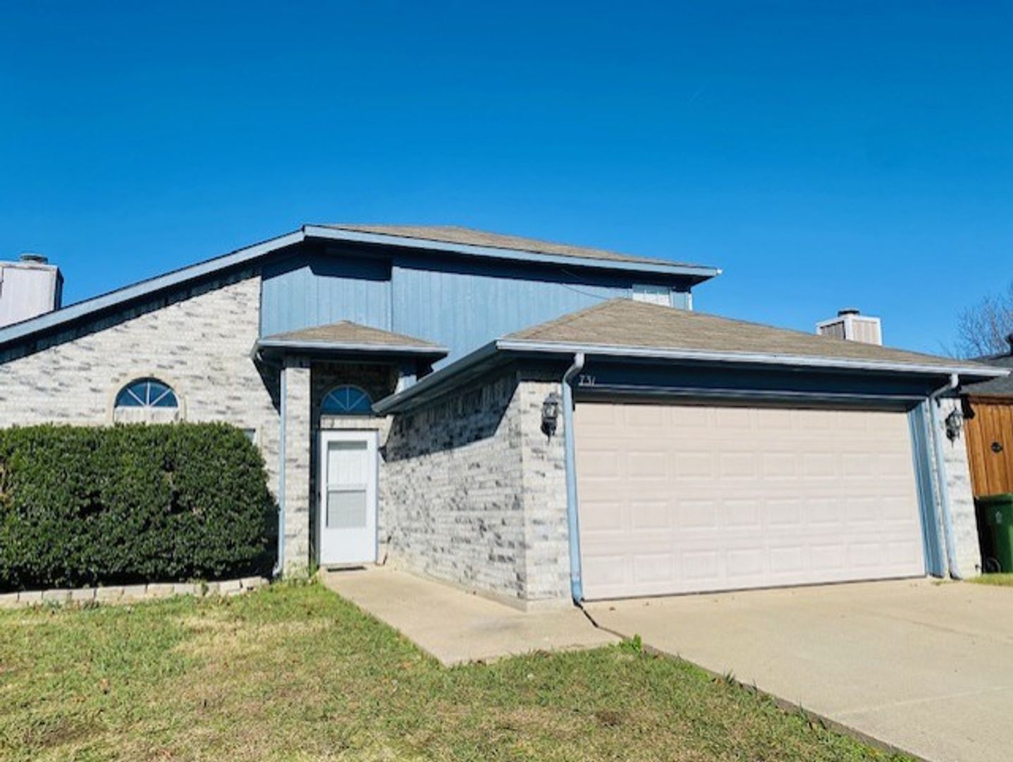 Arlington House: 731 Valley Spring Dr.