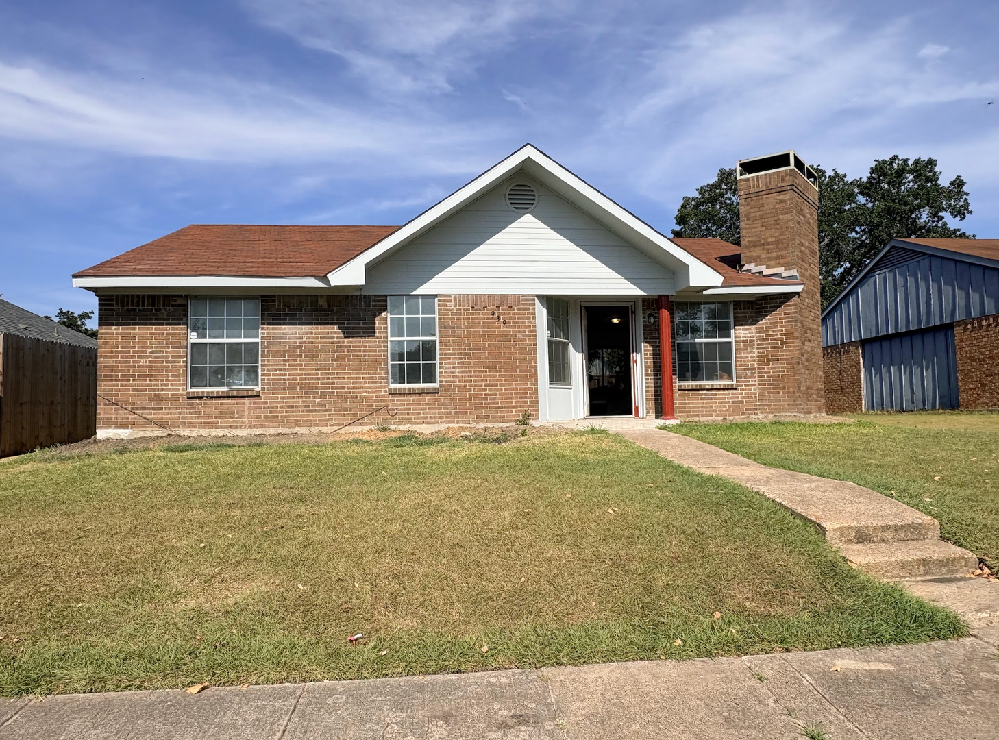 Dallas House: 939 Carom Way