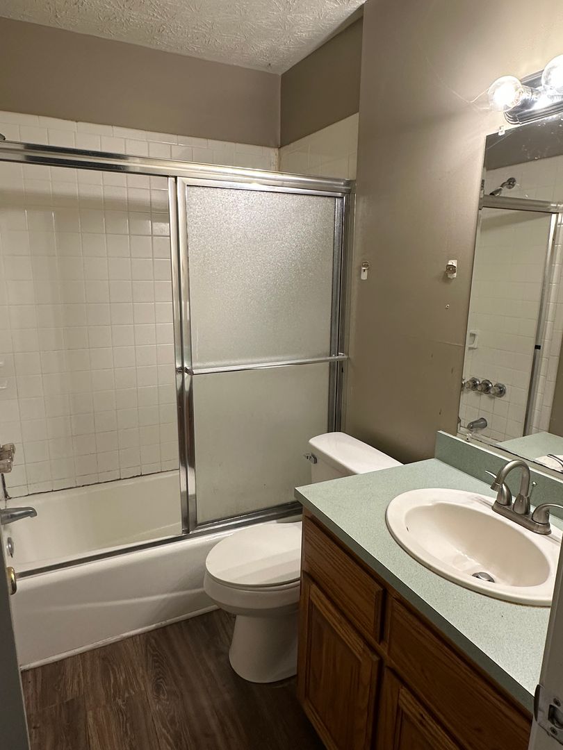 Gainesville House: 3630 South Bend Road