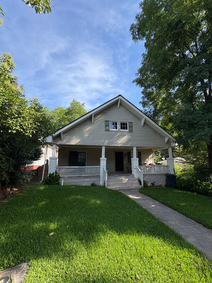 Gainesville Apartment: 617 Candler St