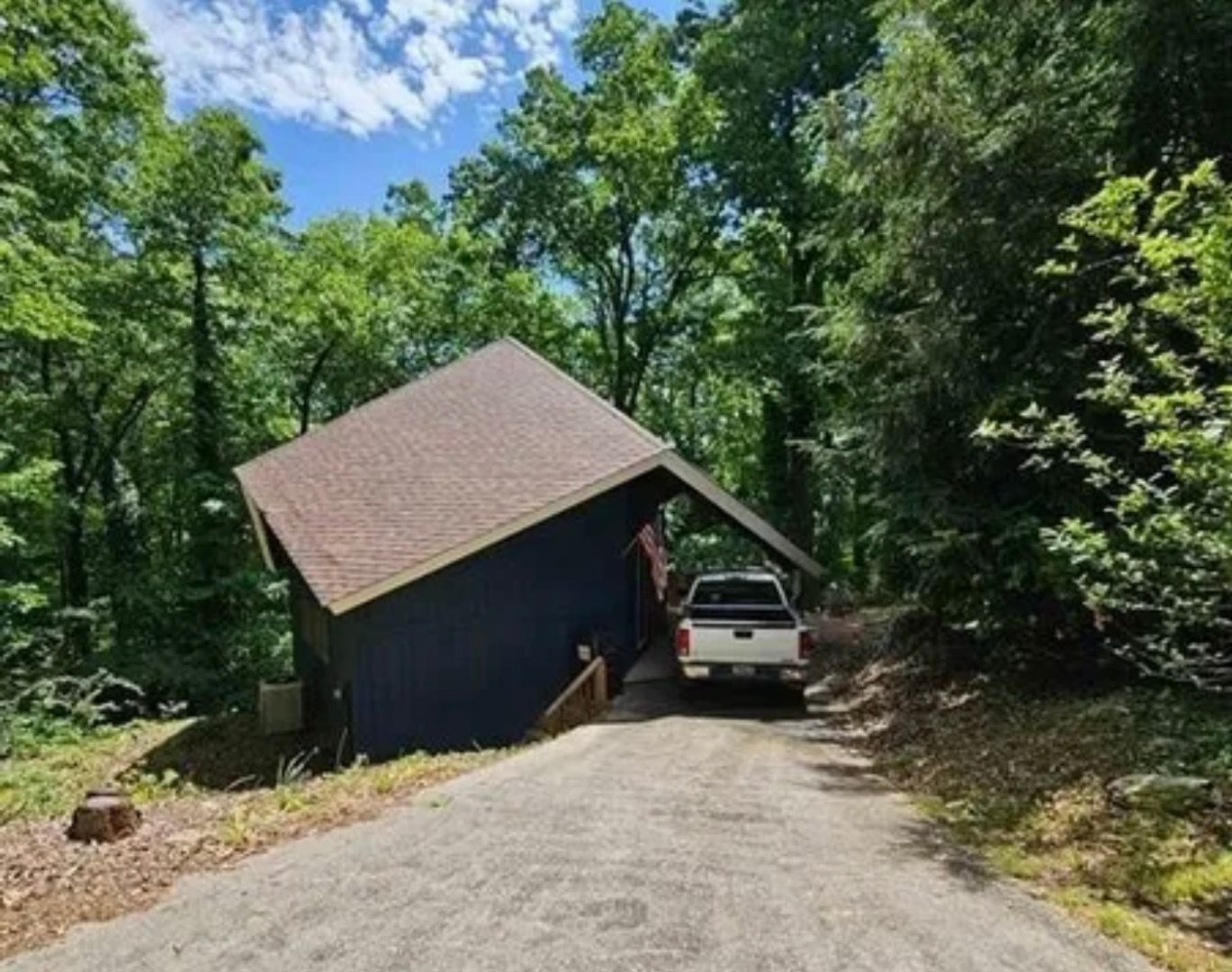 Gainesville House: 3342 Lodge Overlook Rd
