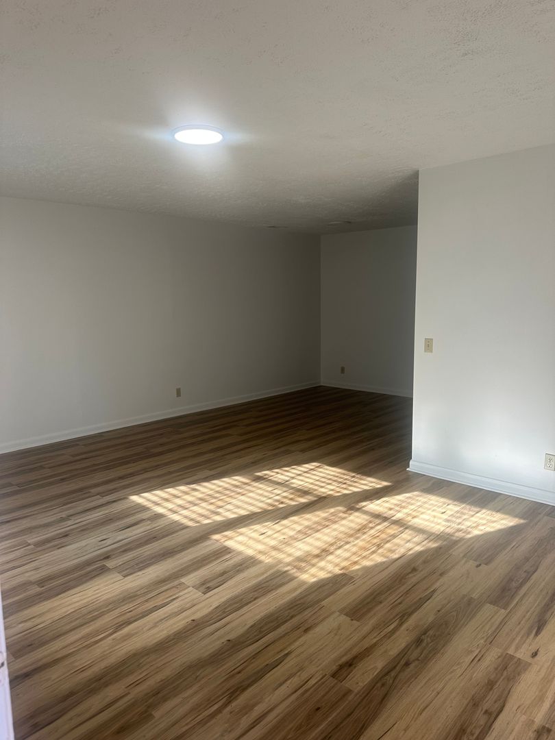 Toccoa Apartment: West Currahee St