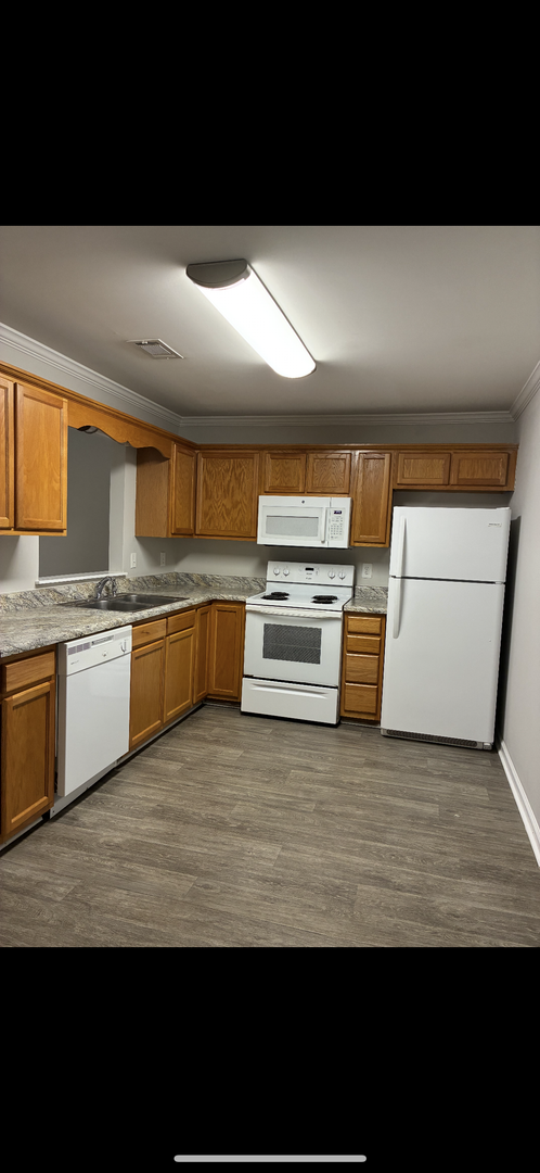 Athens Apartment: 156 Oak Bluff Drive