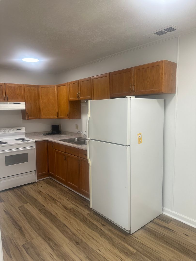 Toccoa Apartment: West Currahee St