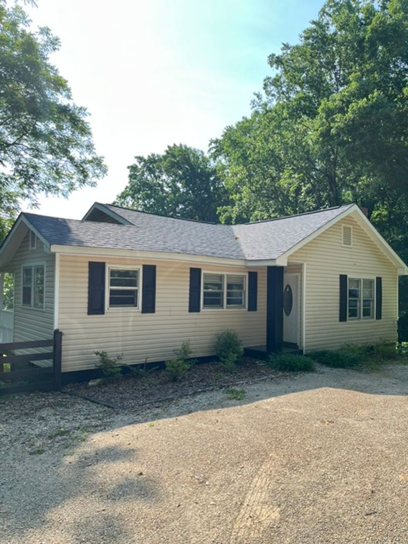 Gainesville House: 3675 White Sulphur
