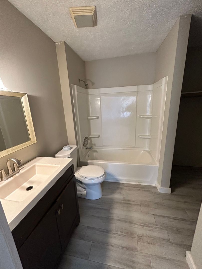 Gainesville Apartment: 746 Cleveland Street