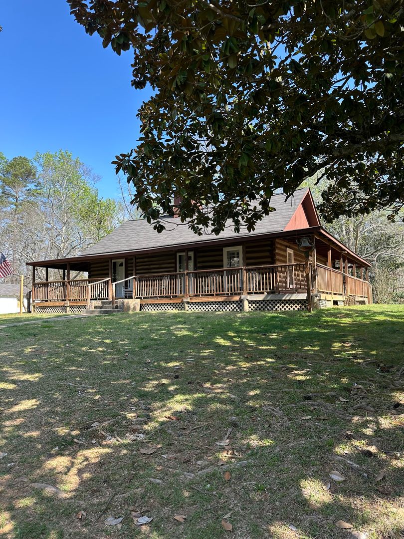 Dawsonville House: 107 Gober Sosebee St N