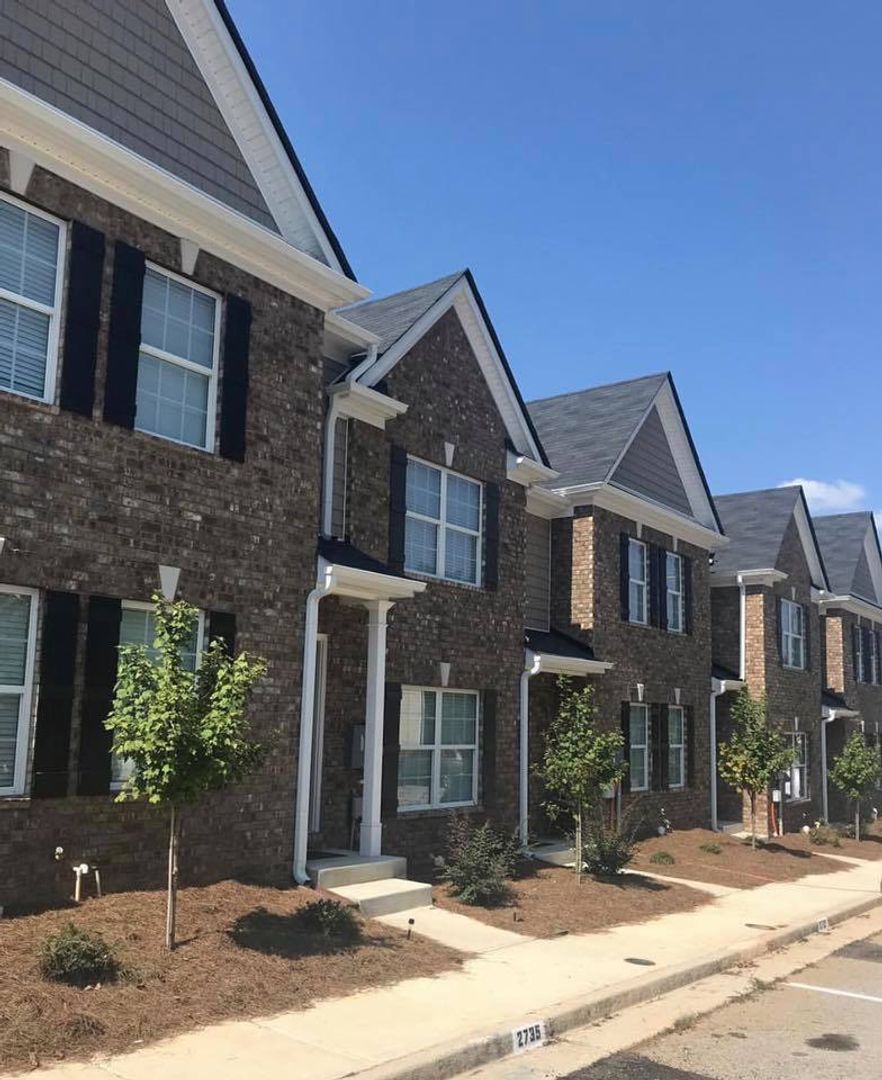 Gainesville Apartment: Woodford Rentals LLC