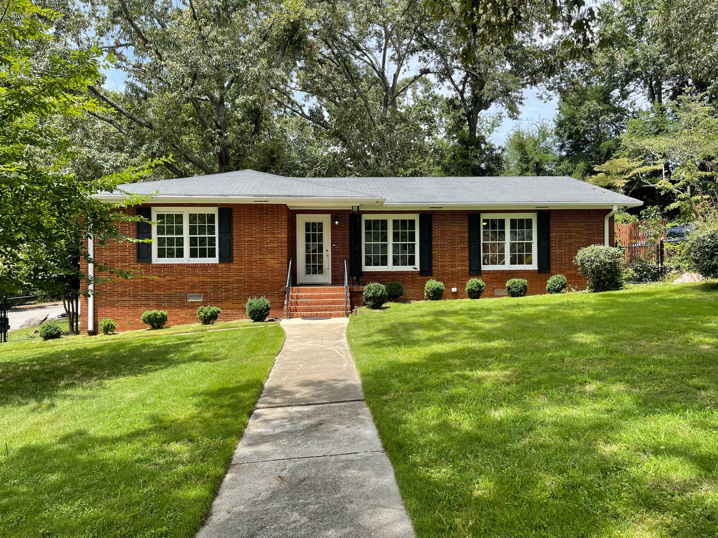 Gainesville House: 690 Ridgewood Avenue