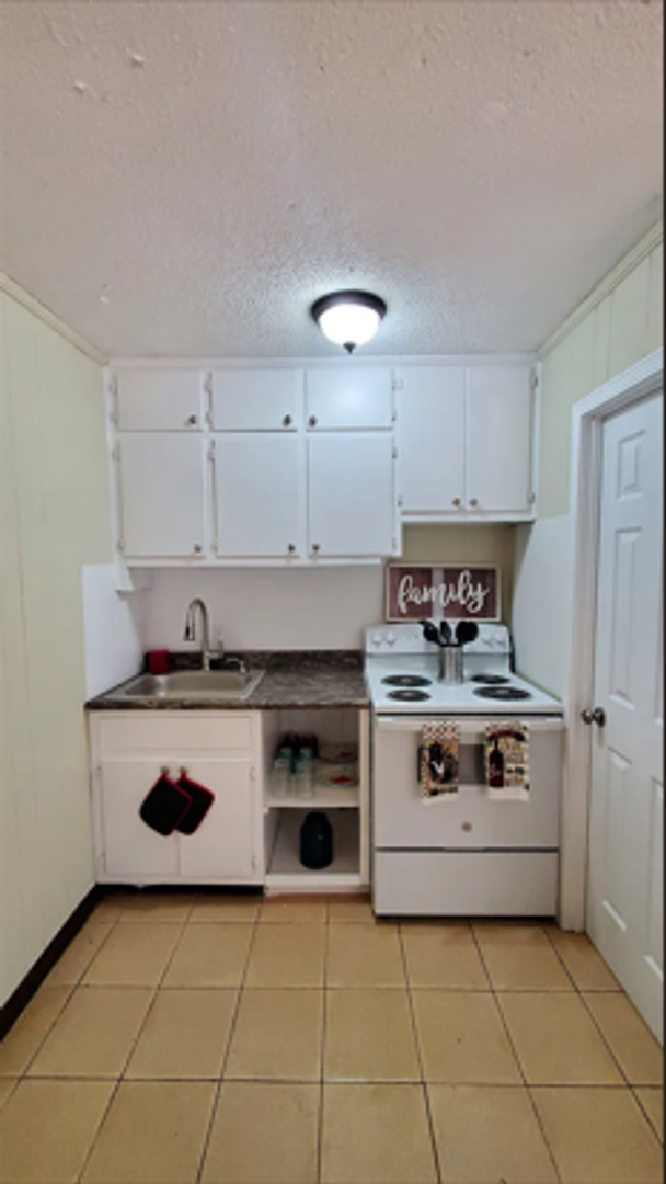 Winder Apartment: 120 2nd Street