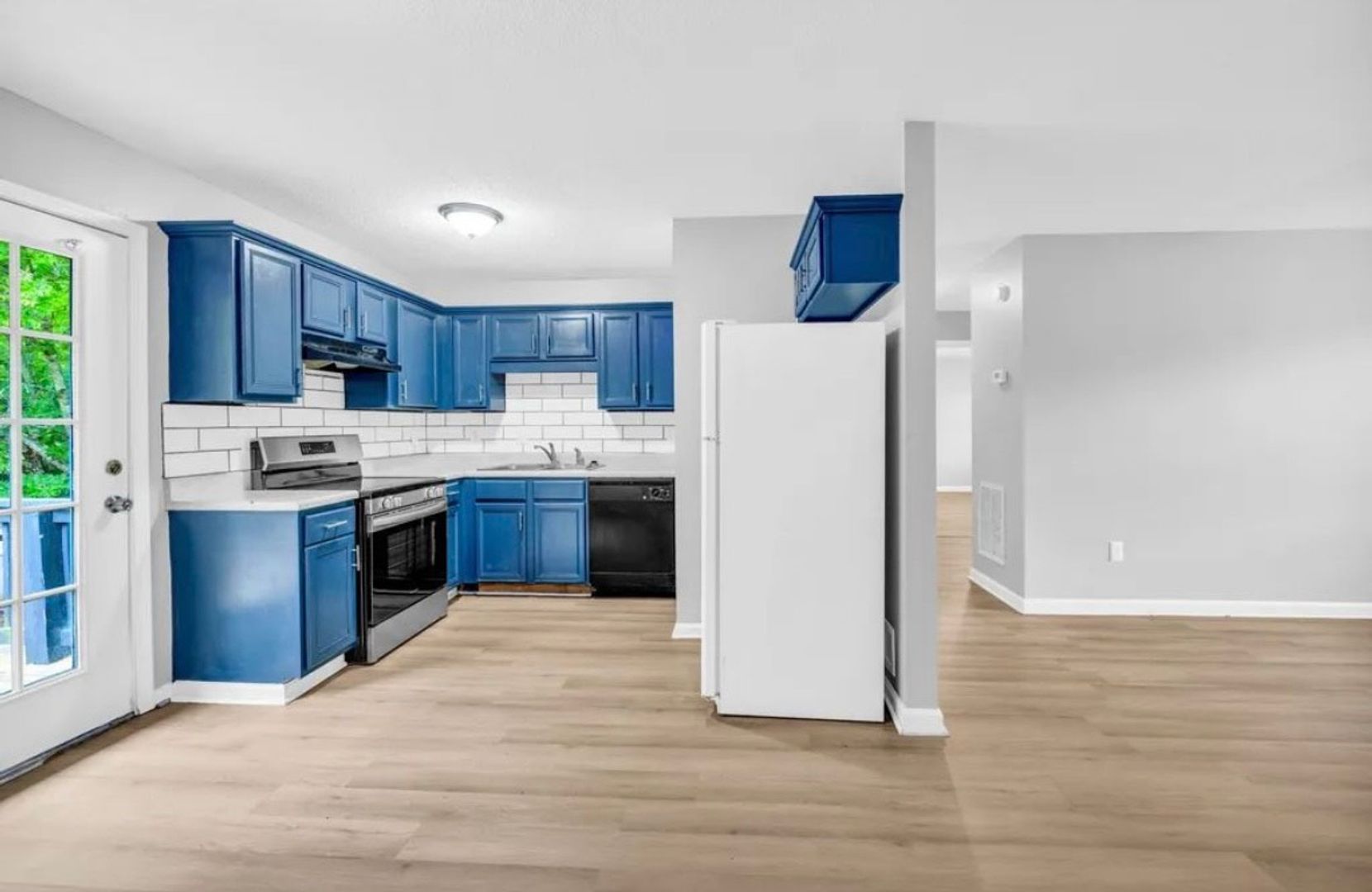 Athens Apartment: 125 Berlin Street