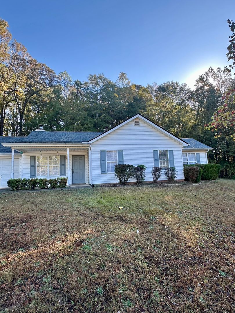 Gillsville House: 4363 Saddlewood Court