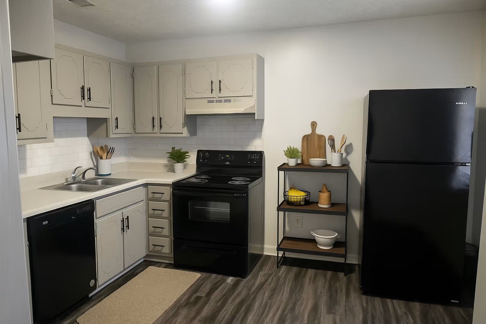 Athens Apartment: 240 Sycamore Dr