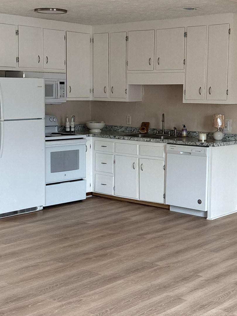 Winder Apartment: 150 Brookview Terrace