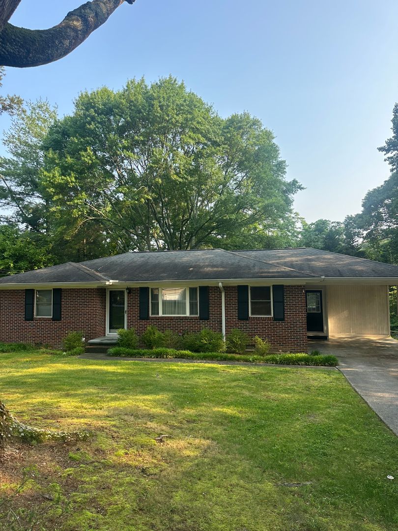 Gainesville House: 406 Holly Drive