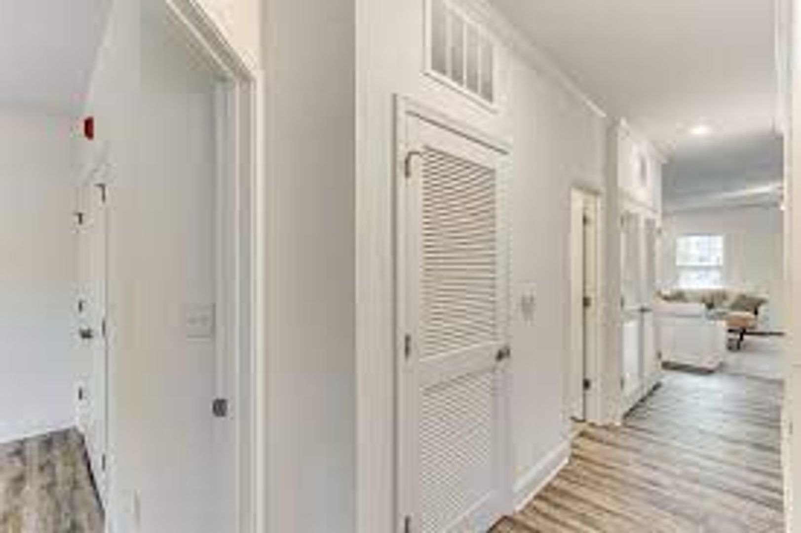 Washington Manor 3 of 4
