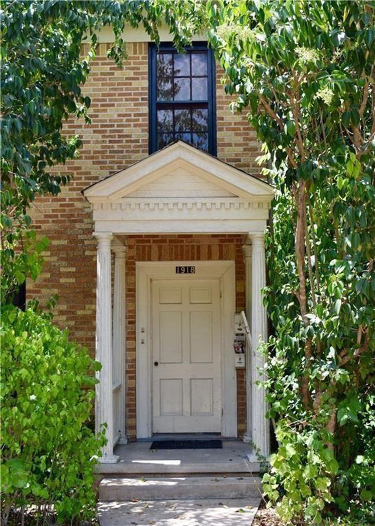 Austin Apartment: 1918 Robbins Pl