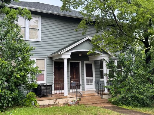 Vintage 1 Bedroom + Study Walking Distant to UT – photo 1