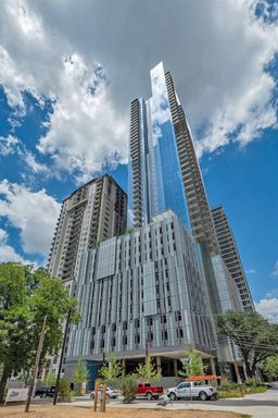 Luxury Downtown Condo Available Now – photo 1