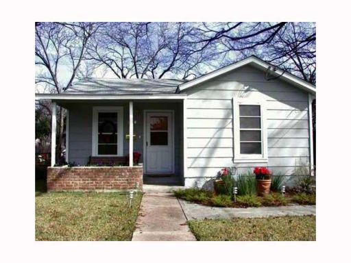 Spacious home just West of IH35 and East of Airport. Great central location! – photo 1