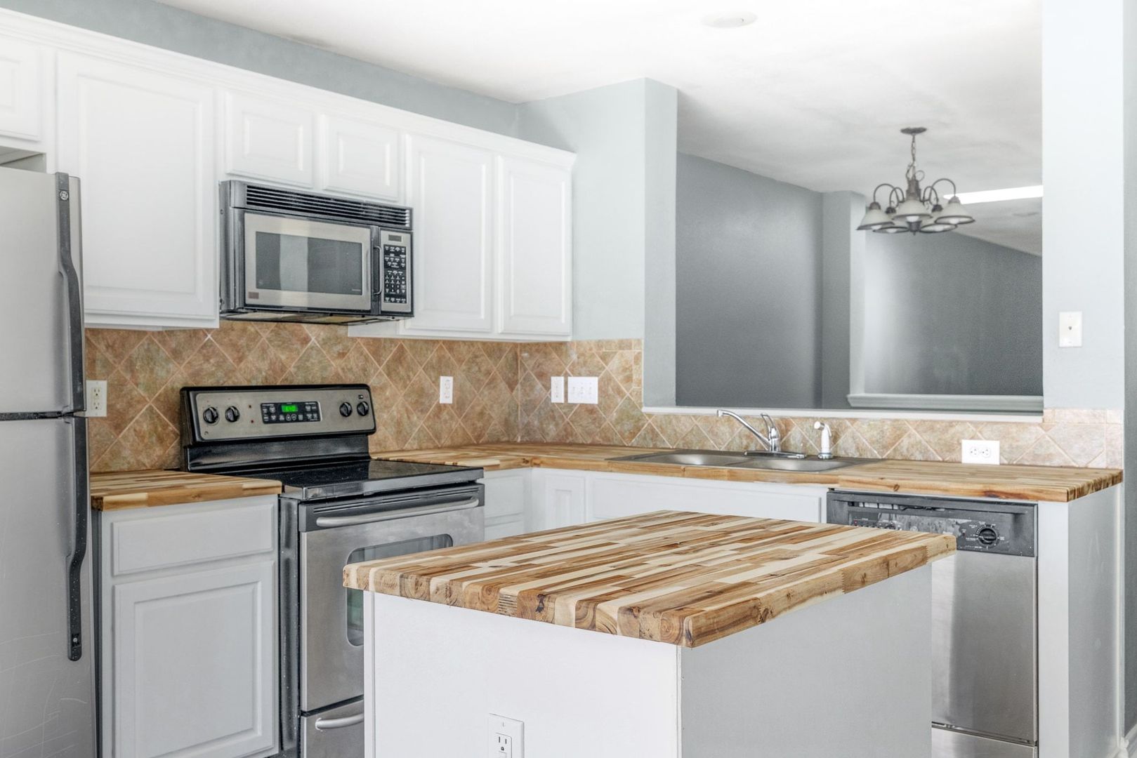 Salado Apartment: 805 N Main St