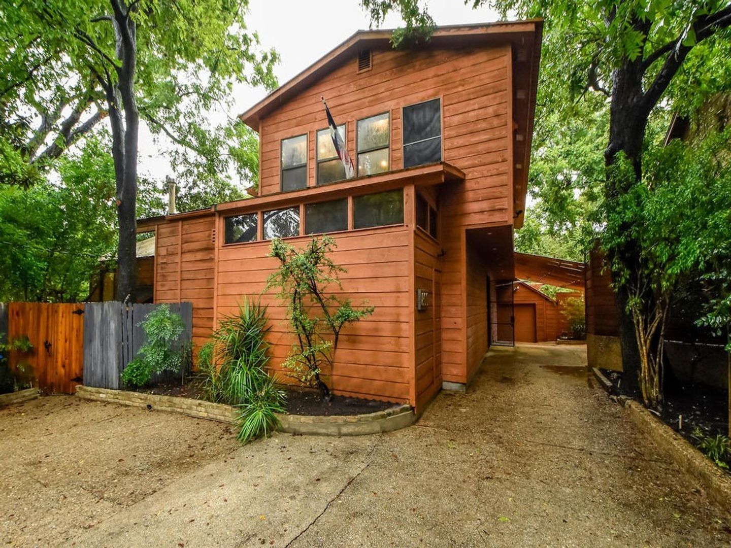 Austin House: 800 Leonard St